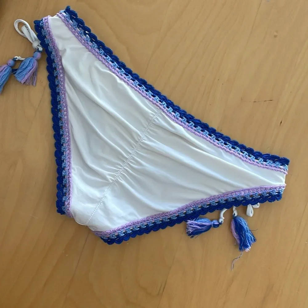 Womens white and blue crochet lining size large bikini bottom